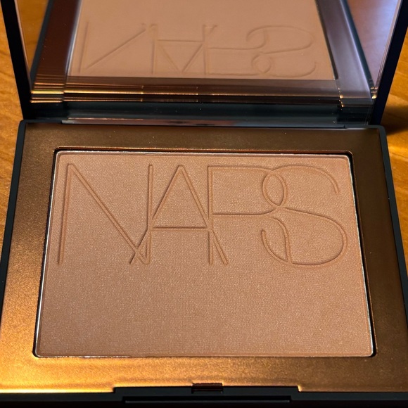 NARS Laguna Bronzing Powder - Picture 7 of 16